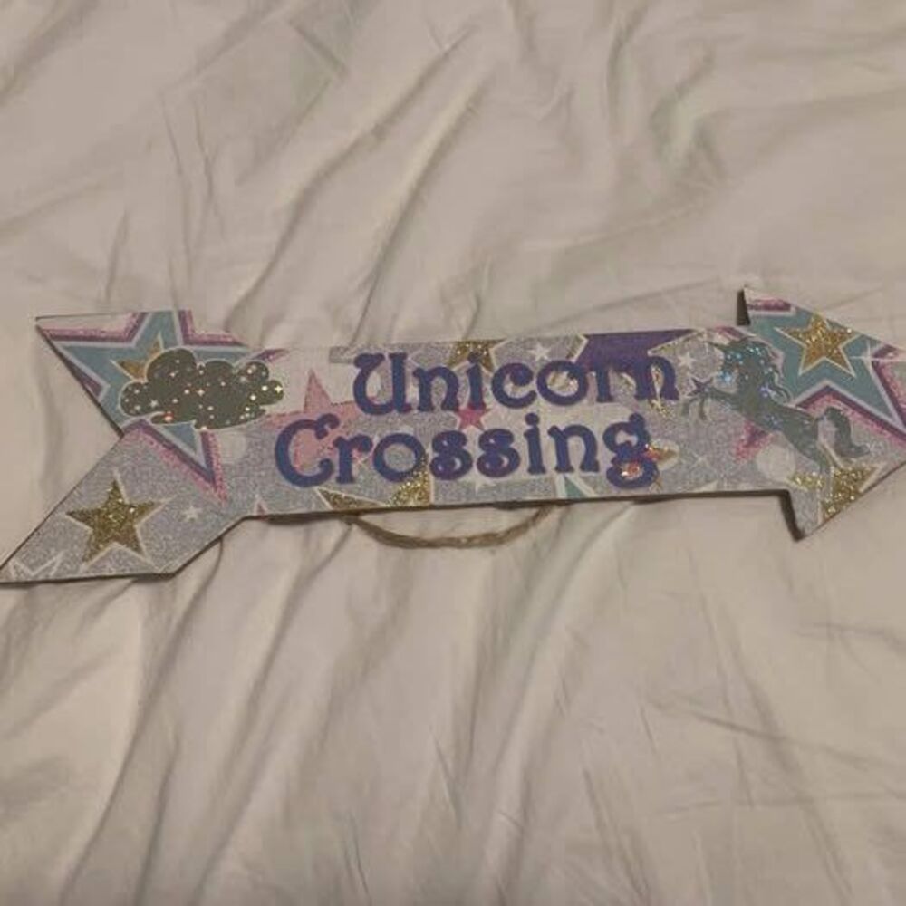 Unicorn Crossing Arrow Sign